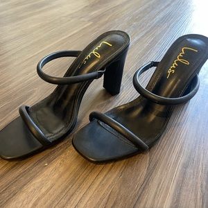 Lulus black strapped heels